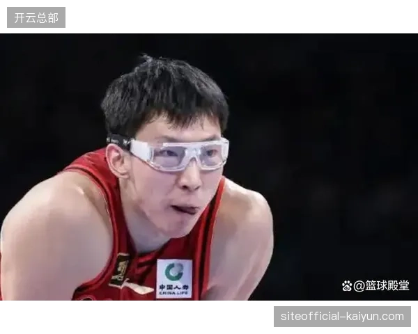 周琦季后赛展现防守核心价值，北京队依靠其篮板控制与护筐能力构筑禁飞区